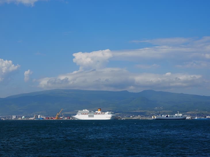 函館市国際水産・海洋総合研究センター前